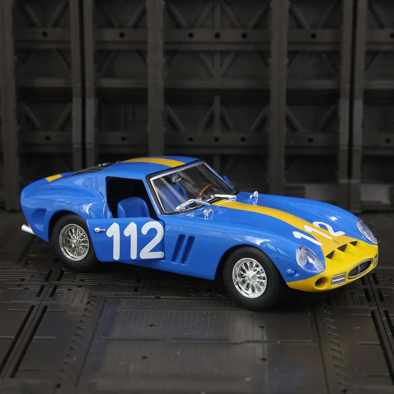 

Bburago 1:24 18-26305 250 GTO Alloy Car Model Ornament Door Openable Track Edition Sports Car Gift Diecast Alloy Car Model