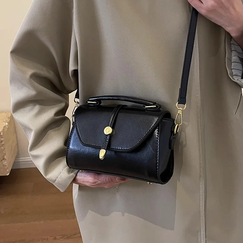 

2026 New versatile Trendy High-End Niche Fashion Versatile Single Shoulder Crossbody Bag Hot-Selling Small Square Bag