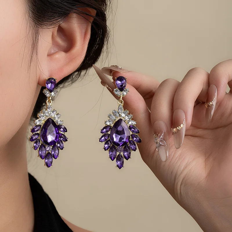 1Pc retro light luxury high-end sense flash full of diamond fringed earrings temperament earrings charm purple diamond