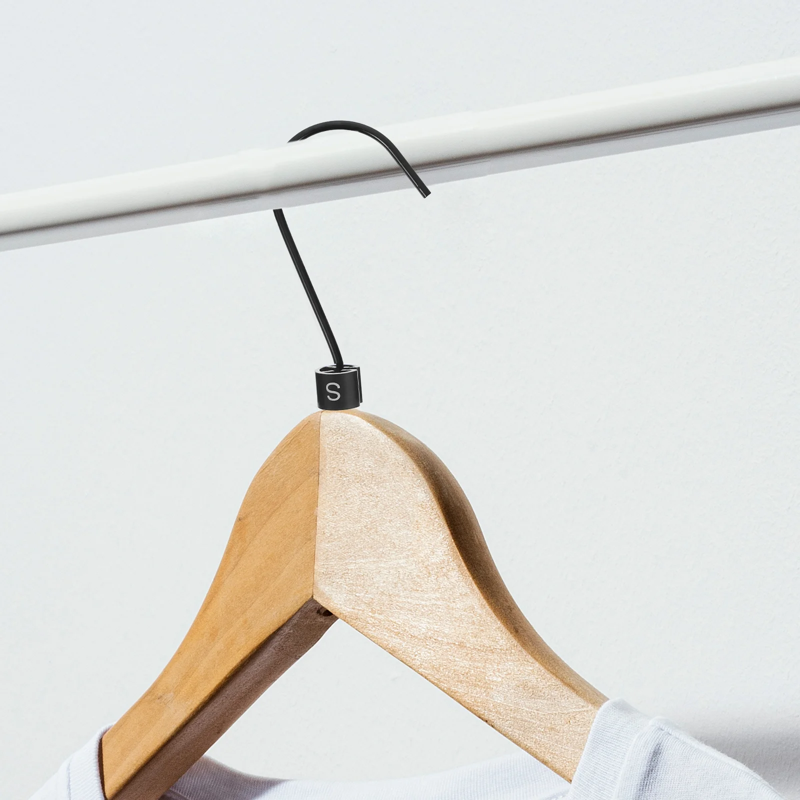 

200Pcs Round Plastic Clothes Hanger Markers Size Tags for Shirts Pants Garments Retail Display Coding Organizer Accessories