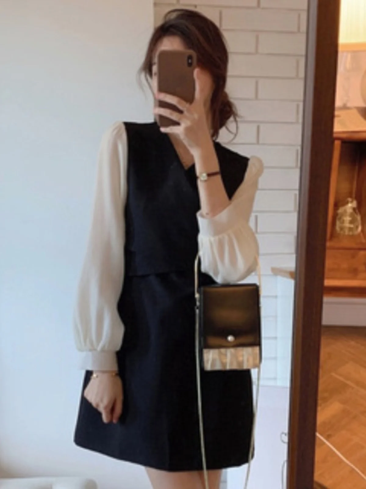 Vestido Curto de Cintura Alta Estilo Coreano com Design Chic para Mulheres, Primavera e Outono, Saia em Camadas com Decote em...