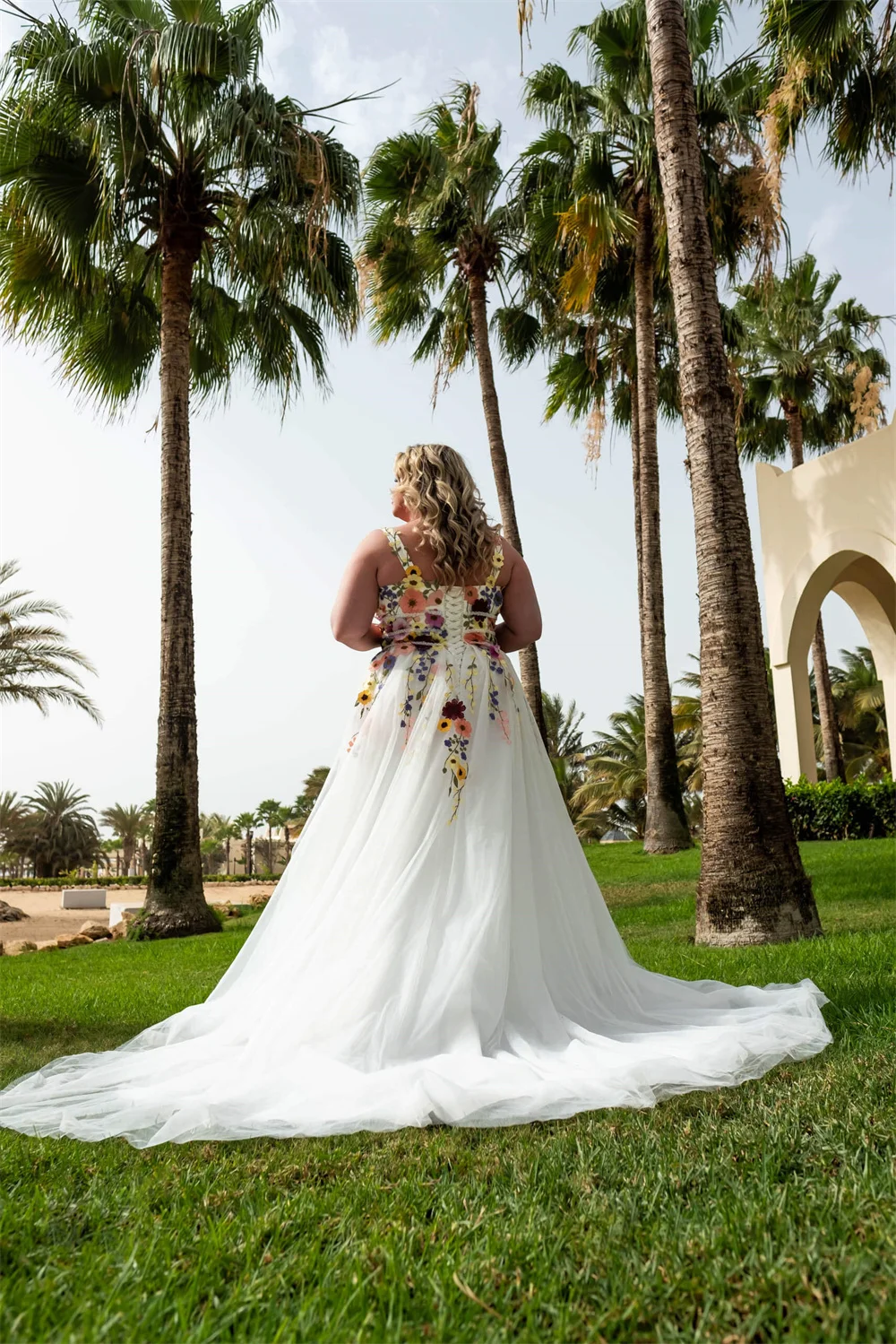 Jessica-Robe de Mariée Brodée de Fleurs en Tulle, Grande Taille, Col en V, Bustier, Tenue de Soirée, Éducative