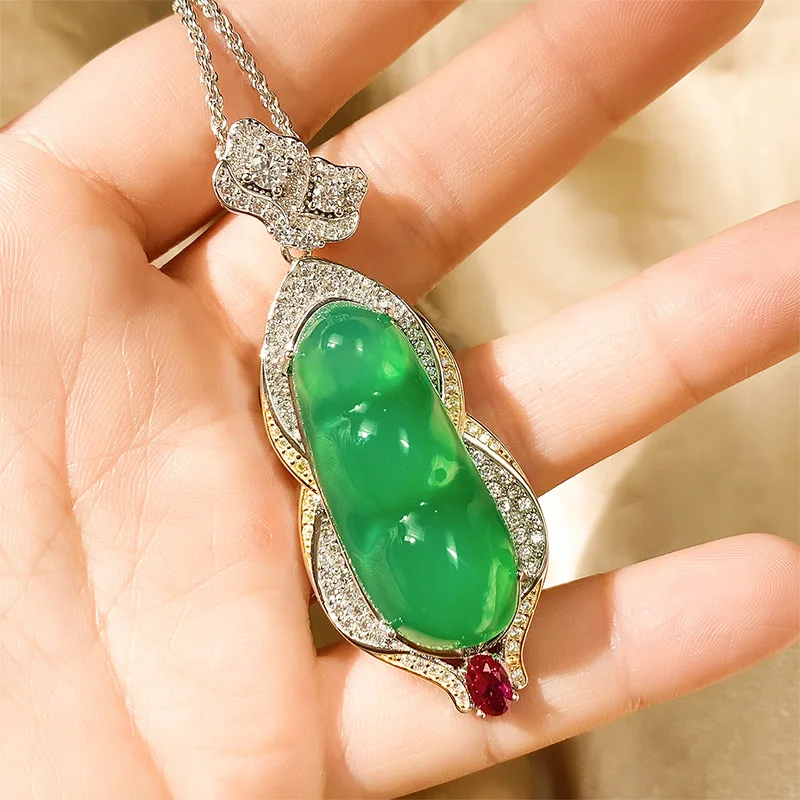 New Jewelry S925 Silver Hot Selling Green Chalcedony Green Bean Pendant Necklace for Women