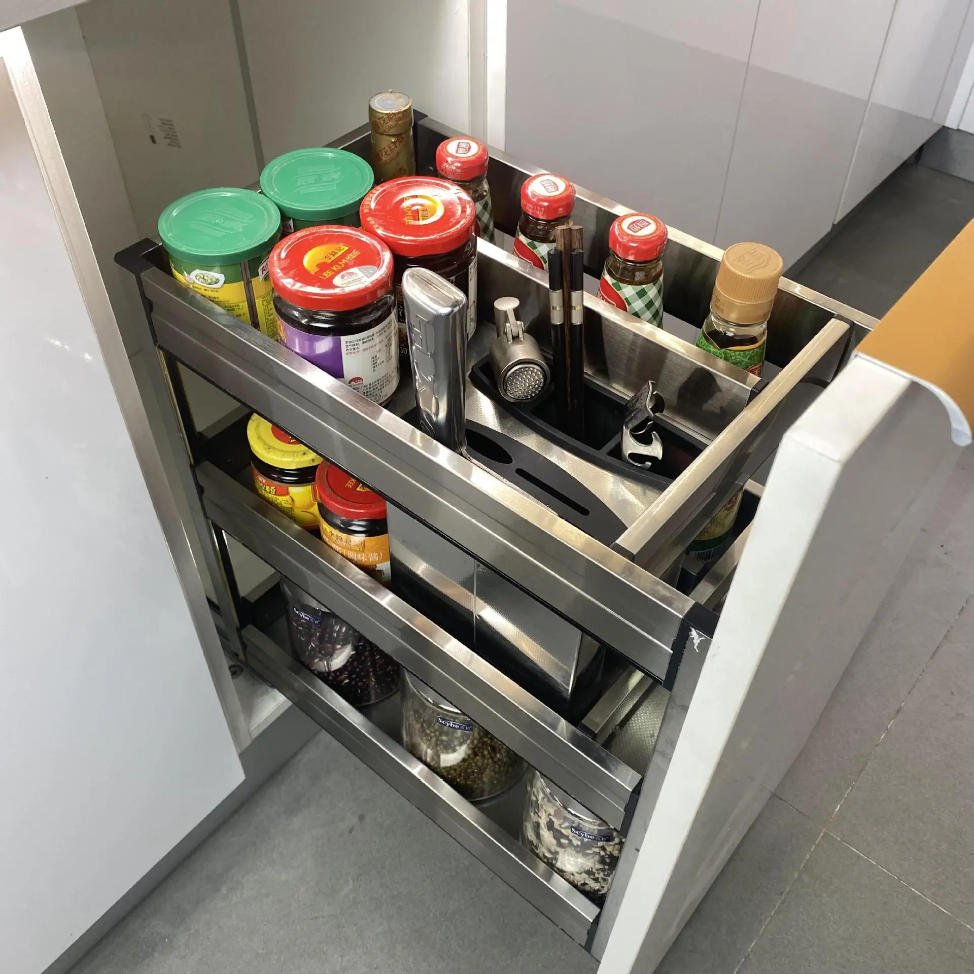 

Built-in stainless steel plate seasoning in kitchen cabinets, basket drawer type, dishes, knives, forks, chopsticks storage rack