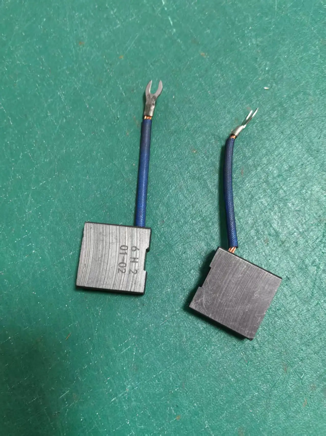 2pcs Carbon brush H100 of the imported DC motor 9.5*31.5*31.5mm apply for LEESON ZL80-14