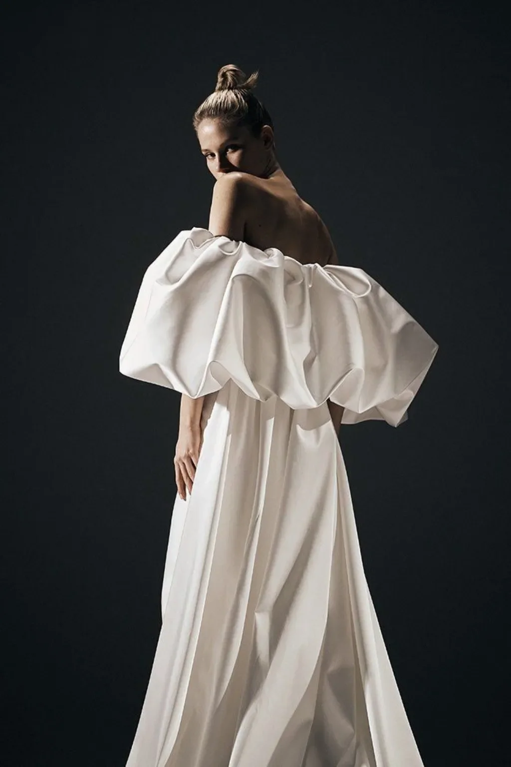 strascico-da-sposa-staccabile-in-raso-con-scialle-a-sbuffo-gonna-oversize-rimovibile-mantello-gonna-da-sposa-mantello-avvolgente-romantico-personalizzato-2025