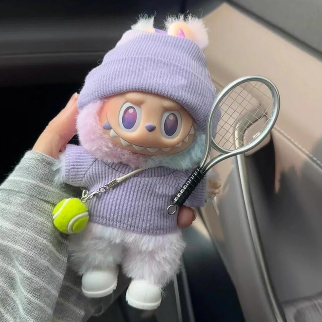 Per simpatici accessori per bambole coniglietto Labubu con vestiti lavorati a maglia Labubu Set sportivo da tennis Maglione per vestiti da collezione di giocattoli LABUBU