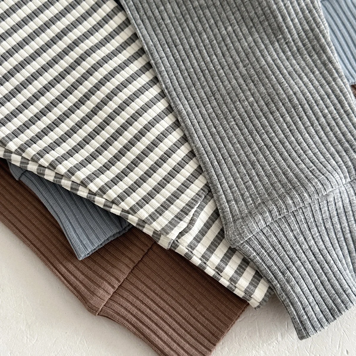 Babyartikel für Neugeborene, 4er-Pack, geripptes Leggings-Set, mehrfarbig, einfarbig, gestreift, elastisch, hoch dehnbar, mit Bündchen, für Säuglinge – Detail 3