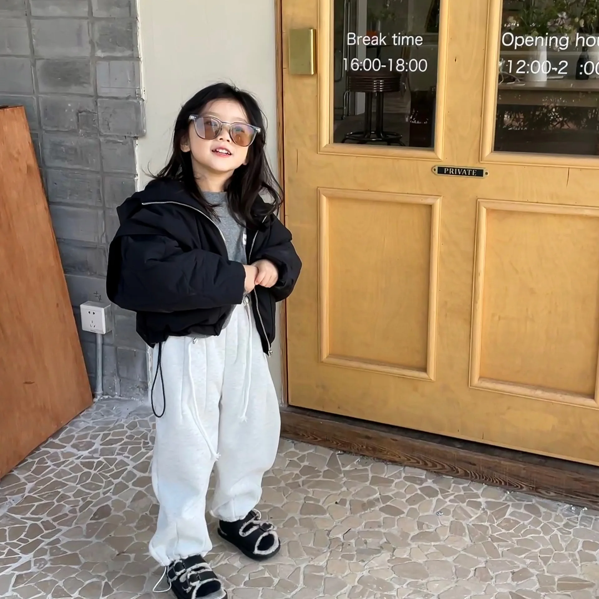 

Топ для девочек, новинка 2023, модная плотная пуховая куртка в Корейском стиле на осень и зиму, однотонные куртки для маленьких девочек с имитацией двух предметов, верхняя одежда, детская одежда