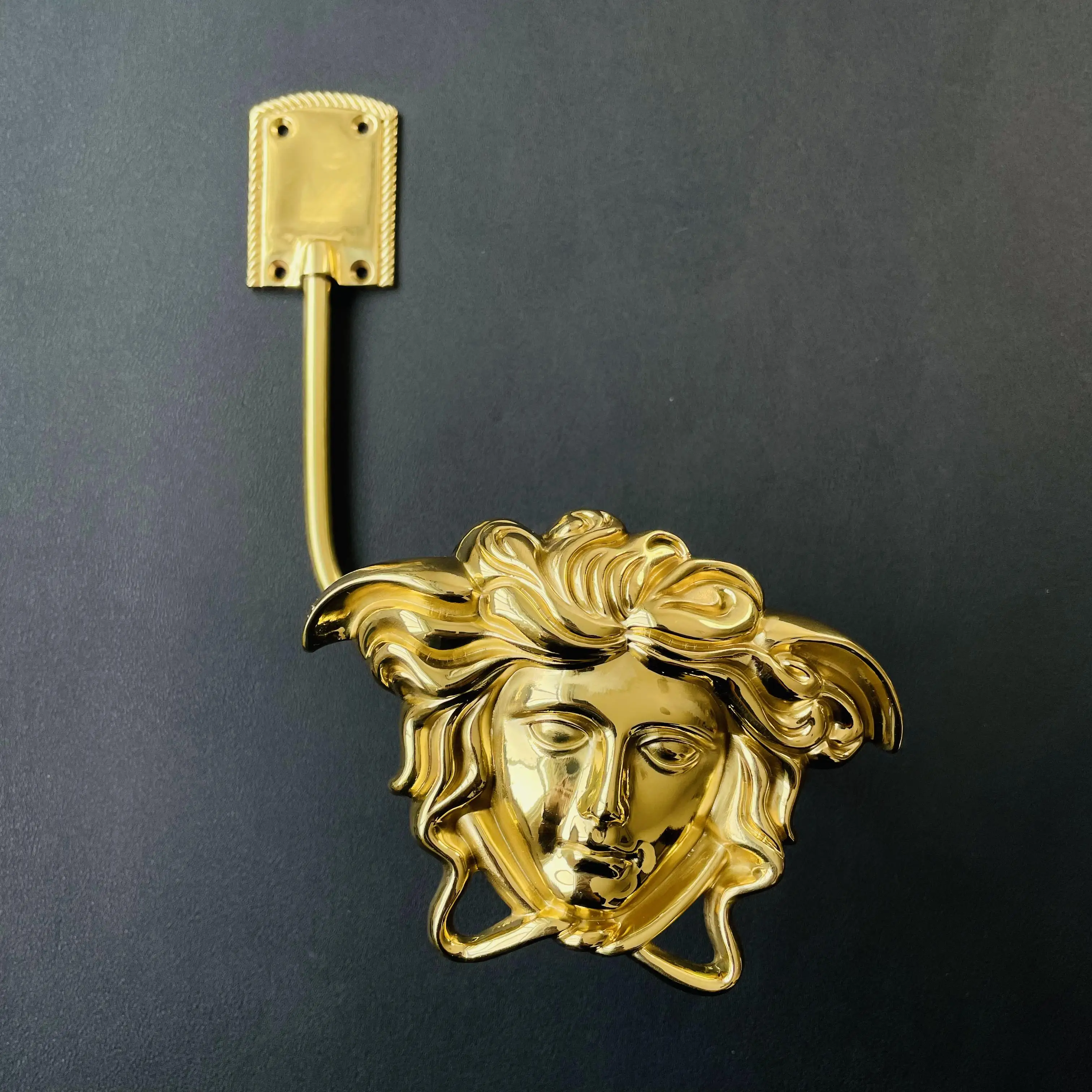 Настенный металлический крючок для штор с фиксированной шторой - H15 (латунь ручной работы)