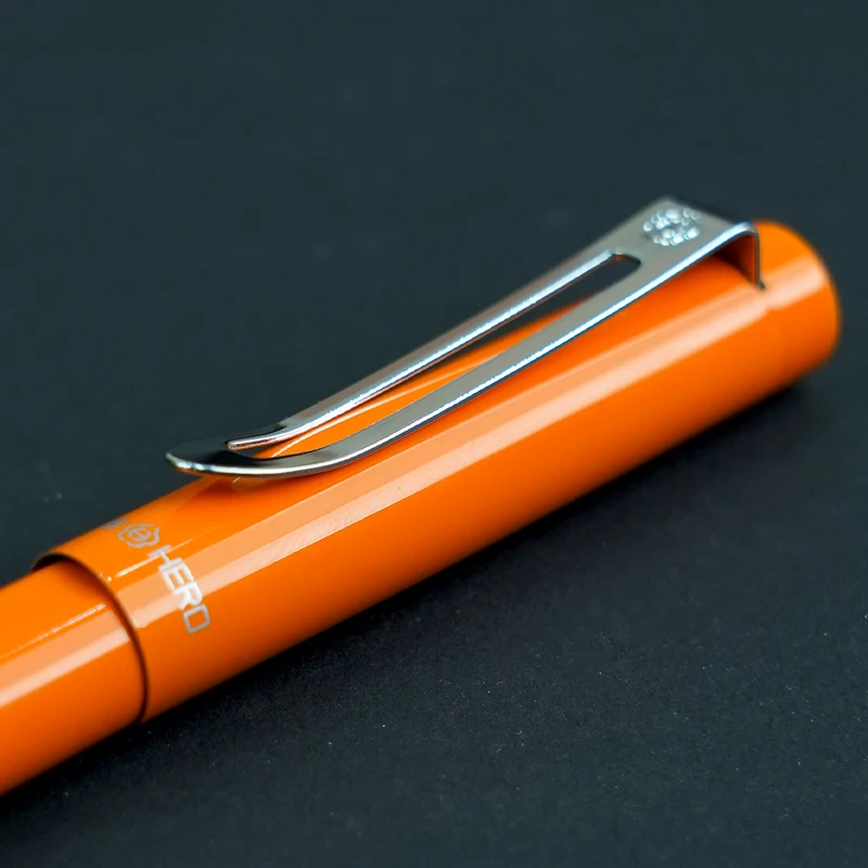 قلم ماركة Hero 1515 لممارسة الكتابة الخاصة بالطلاب إيريديوم قلم حبر ذو طرف مشرق قابل للاستبدال حقيبة حبر حبر عالي القيمة للأطفال