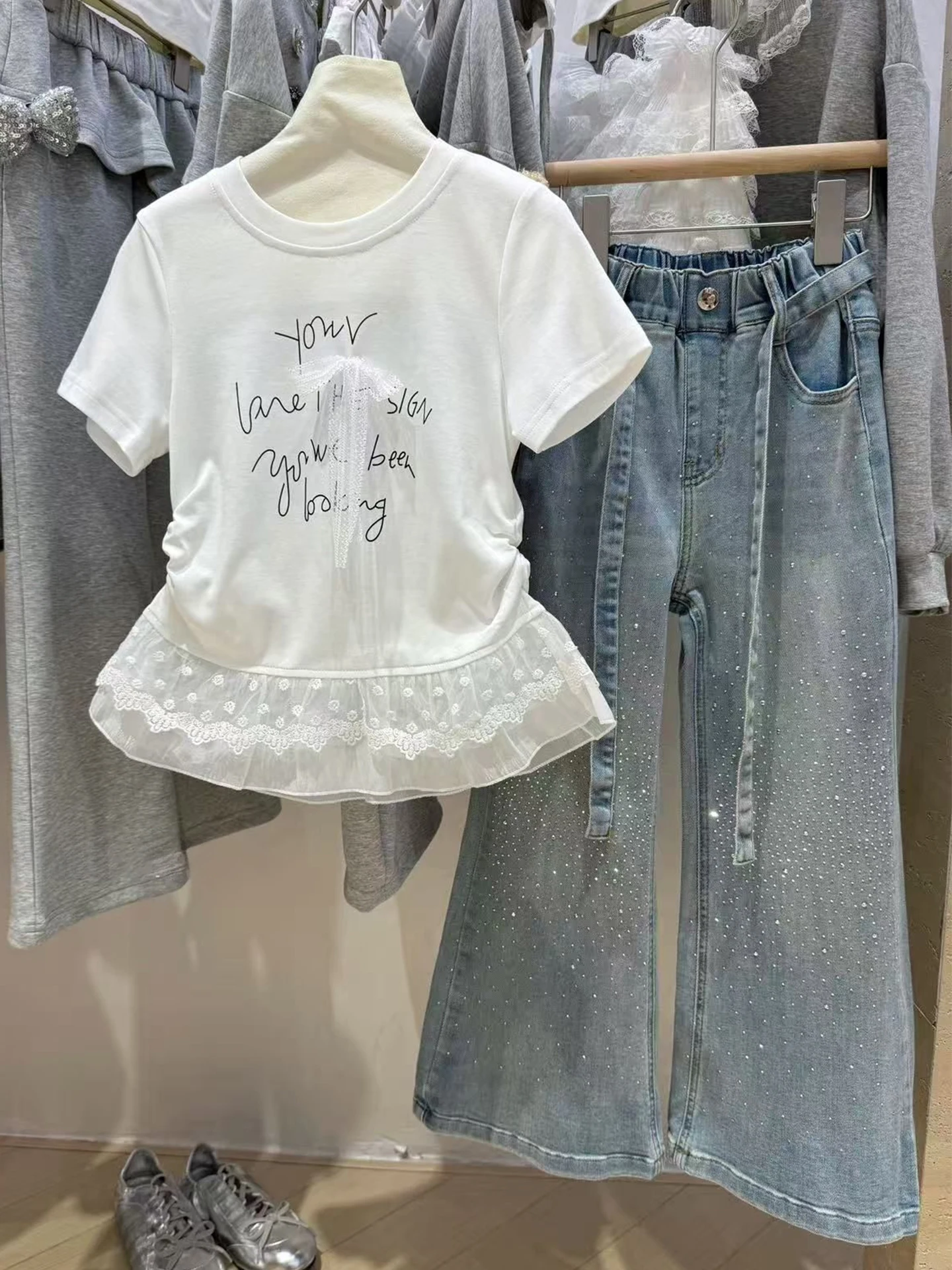 

Girls Short Sleeve T-Shirt Lace Trim Letter Print Casual Style Children Summer Clothes White Color Block Letter Pattern Top