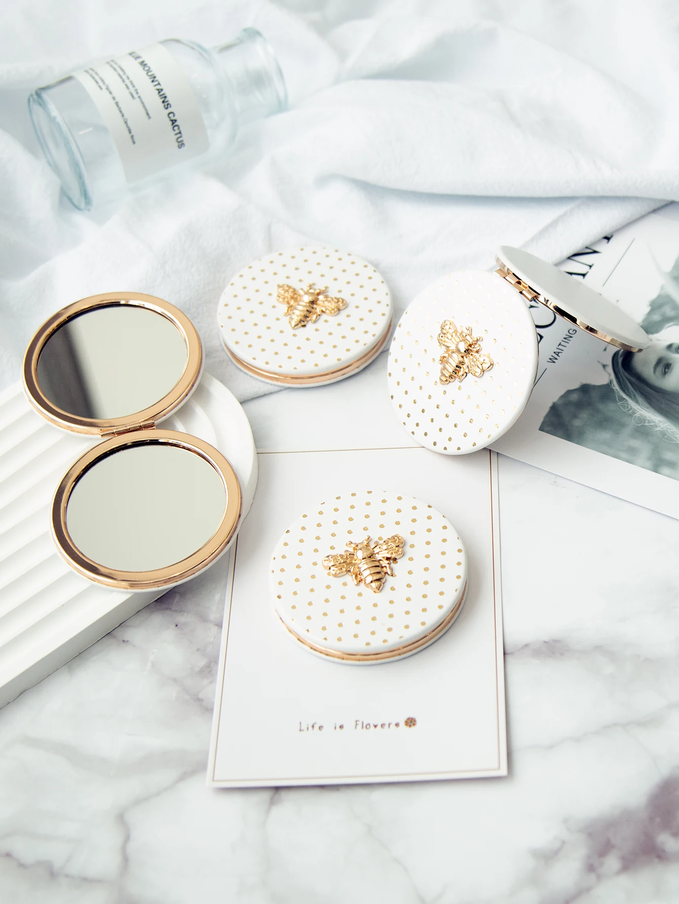 

1 шт. двустороннее зеркало для макияжа, белое, черное, в горошек, минималистичный стиль, стильный дизайн, Золотая пчела | Металлическое настольное зеркало, практичное