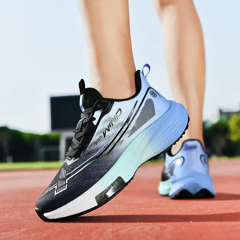أحذية رياضية رجالية جديدة غير رسمية للفصول الأربعة قابلة للتنفس وخفيفة ومضادة للانزلاق ومقاومة للاهتراء للجري في الهواء الطلق أحذية رياضية ترفيهية