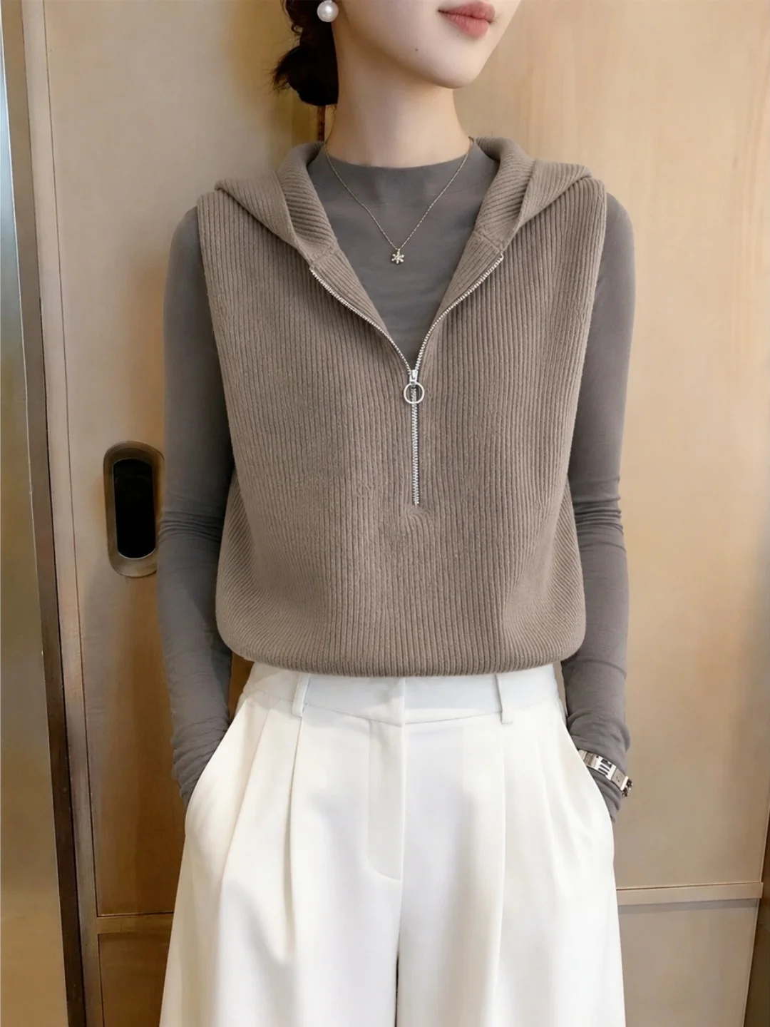 Elegant Hooded Half-Zip Knitted Vest Women's Commute Versatile Slimming Layering Vest New Arrival Autumn 2026 Poetic Lin