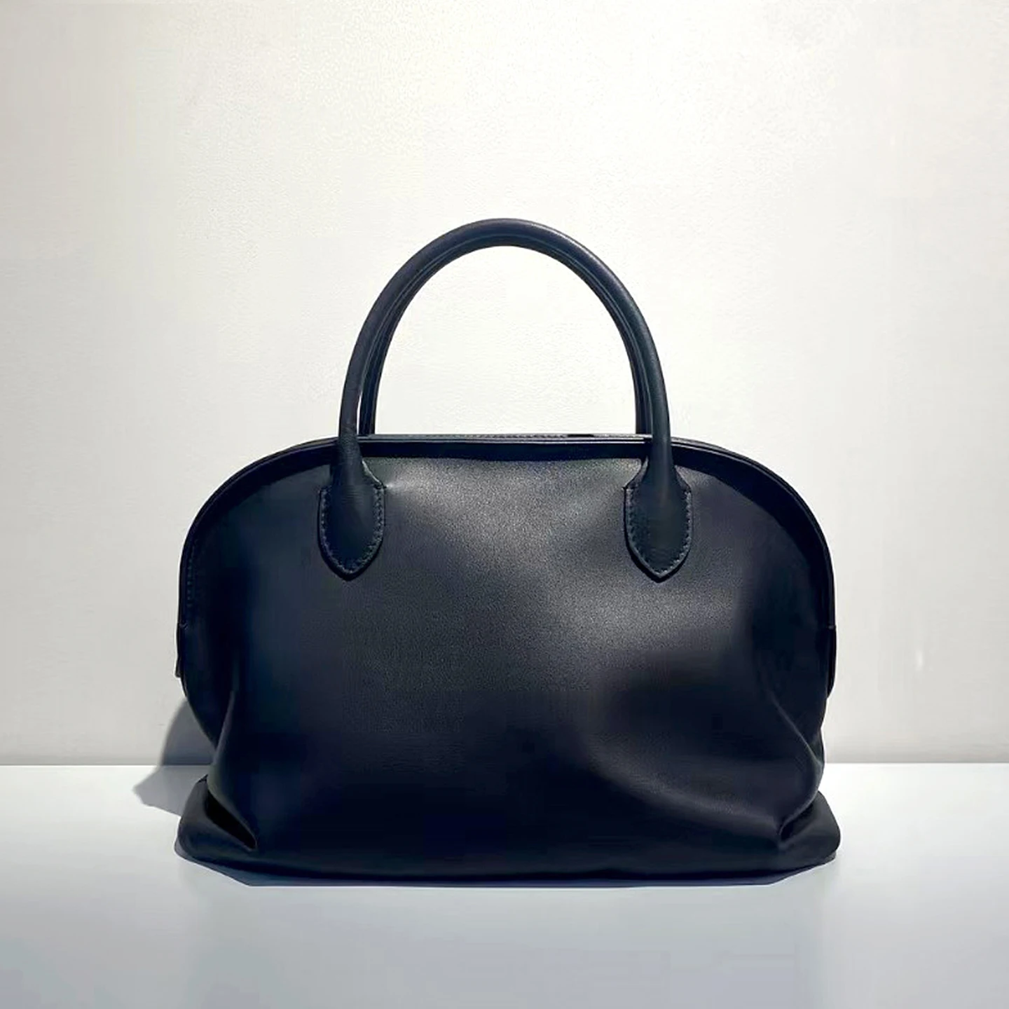 Black 31cm Genuine Top Grain Cowhide Leather Handbag – Soft Structure Tote with Lambskin Lining, Elegant Minimalist for Women