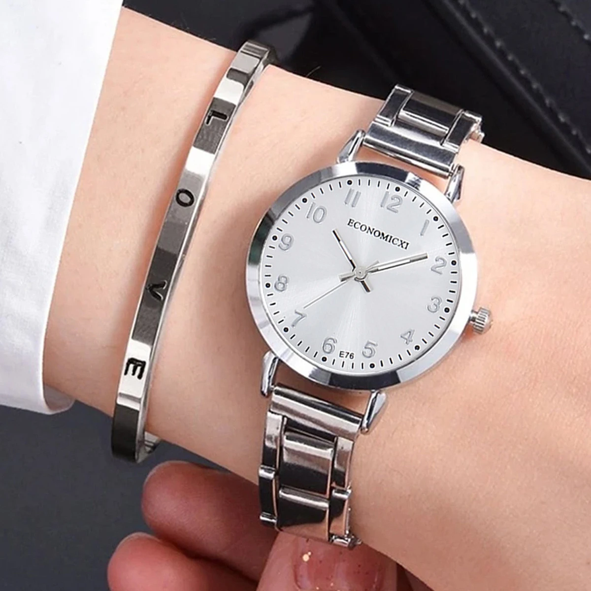 1Pcs Women\'s Fashion Simple Atmosphere Sun Grain Surface Roman Steel Band Quartz Watch 1 Love Bracelet Birthday Christmas Gift