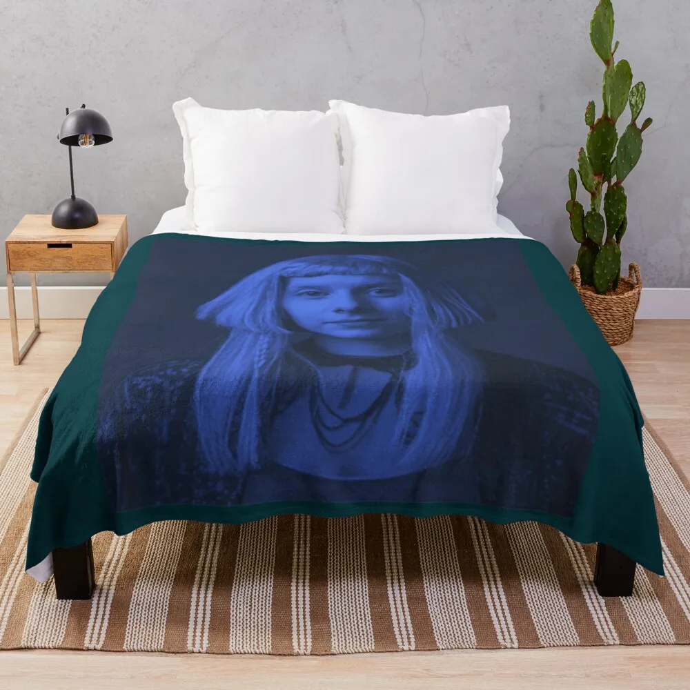 

Aurora Aksnes Classic Essential Throw Blanket Weighted Soft Plaid Blankets