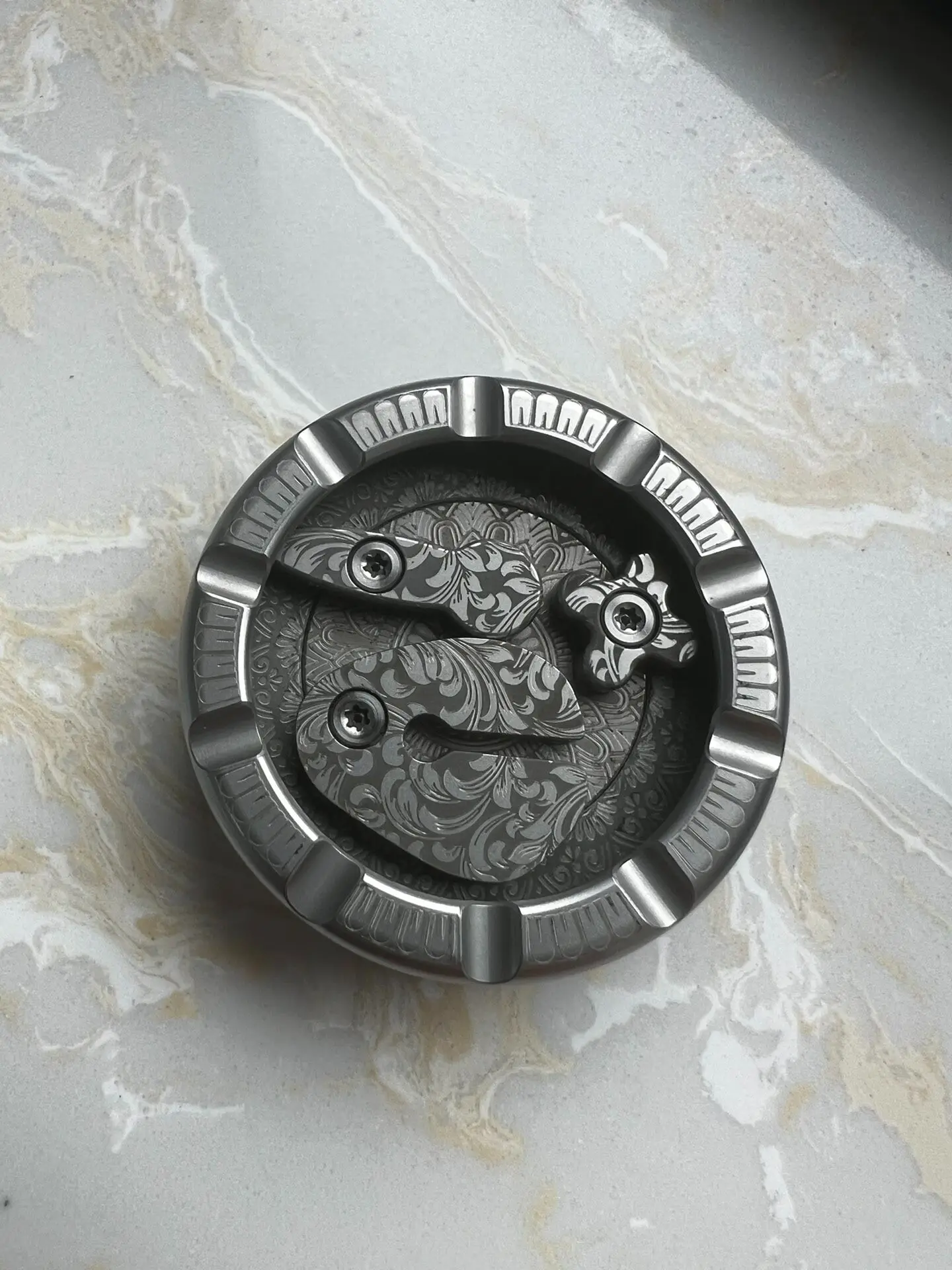 Used EDCSG Gongde Coin Stainless Steel Engraving EDC Decompression Toy
