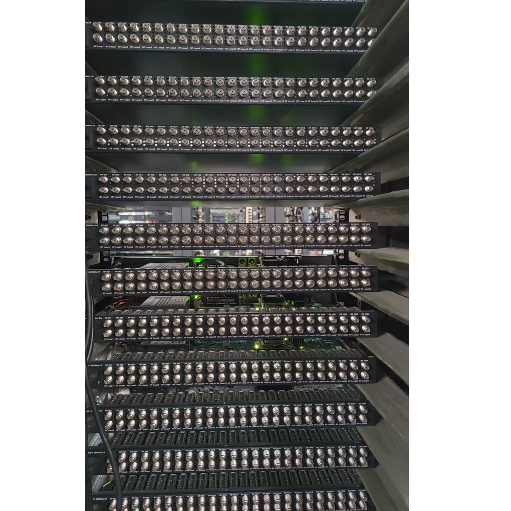 12 16 موالف إلى بوابة IP DVB-S2 S2X DVB-T2 ISDBT DVB-C ATSC استقبال RF إلى IP ASI IRD معدات الأمامية لأنظمة DTV