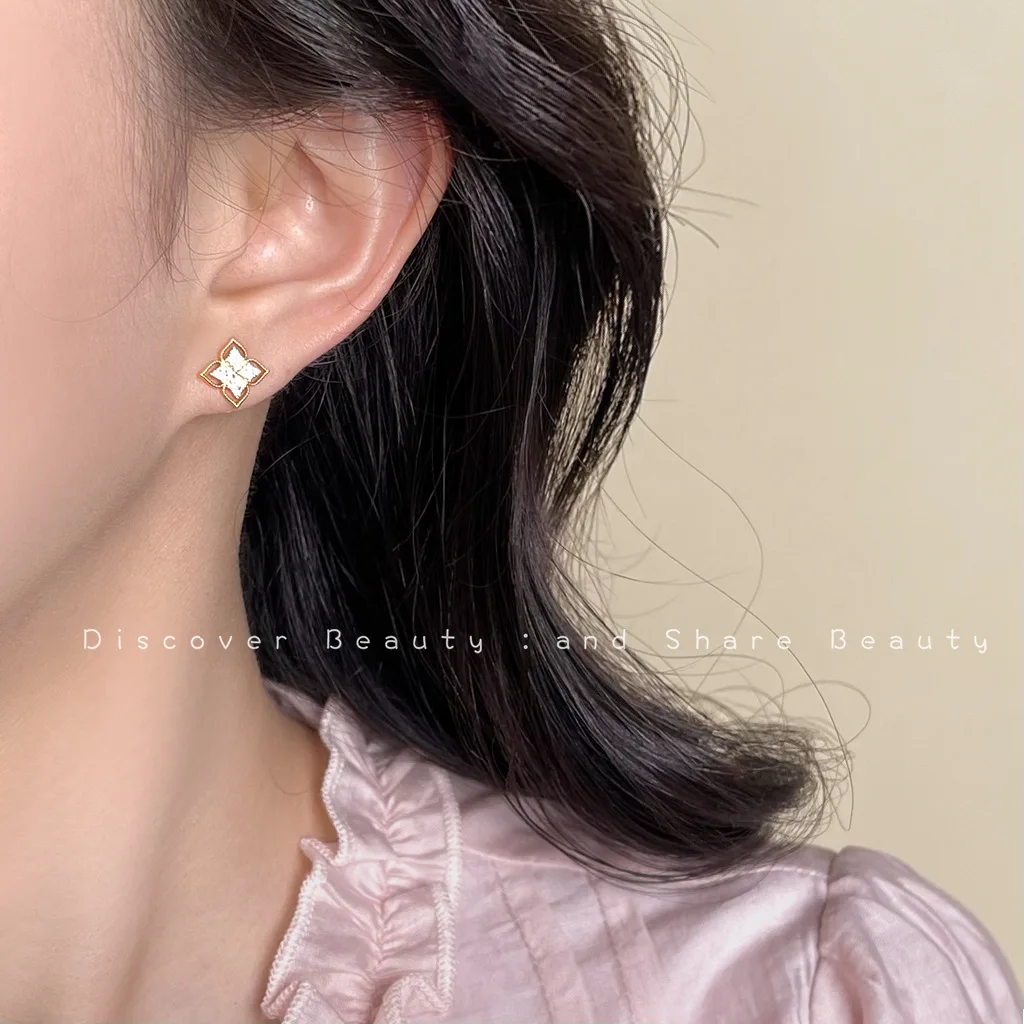 

Аксессуары для самостоятельного изготовления: простые и маленькие серьги-гвоздики с микроинкрустацией цирконами в форме цветка, французские милые серьги с бантиками, корейские модные высококачественные серьги.