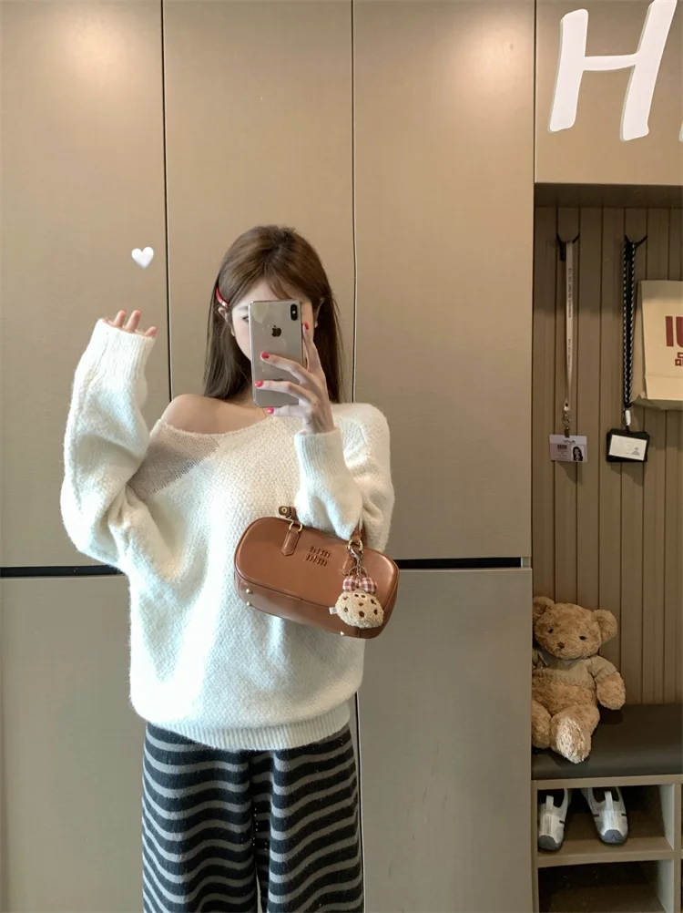 

Мягкий белый вязаный свитер с длинными рукавами и открытыми плечами для женщин, свободный топ для ранней весны в непринужденном стиле