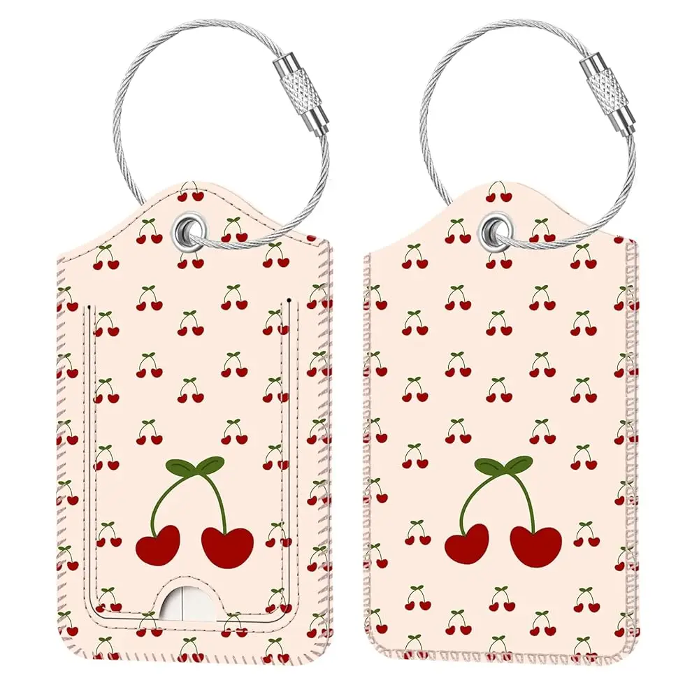 

Бирки для багажа Fintie, идентификационные этикетки с защитной крышкой, петлей из нержавеющей стали и адресной карточкой для дорожных сумок и чемоданов - цвет вишня (2 шт.)