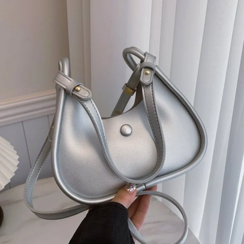 

Famous Designer Ladies Crossbody Bag, Premium Leather Shoulder Tote Handbag With Elegant Metal Hardware