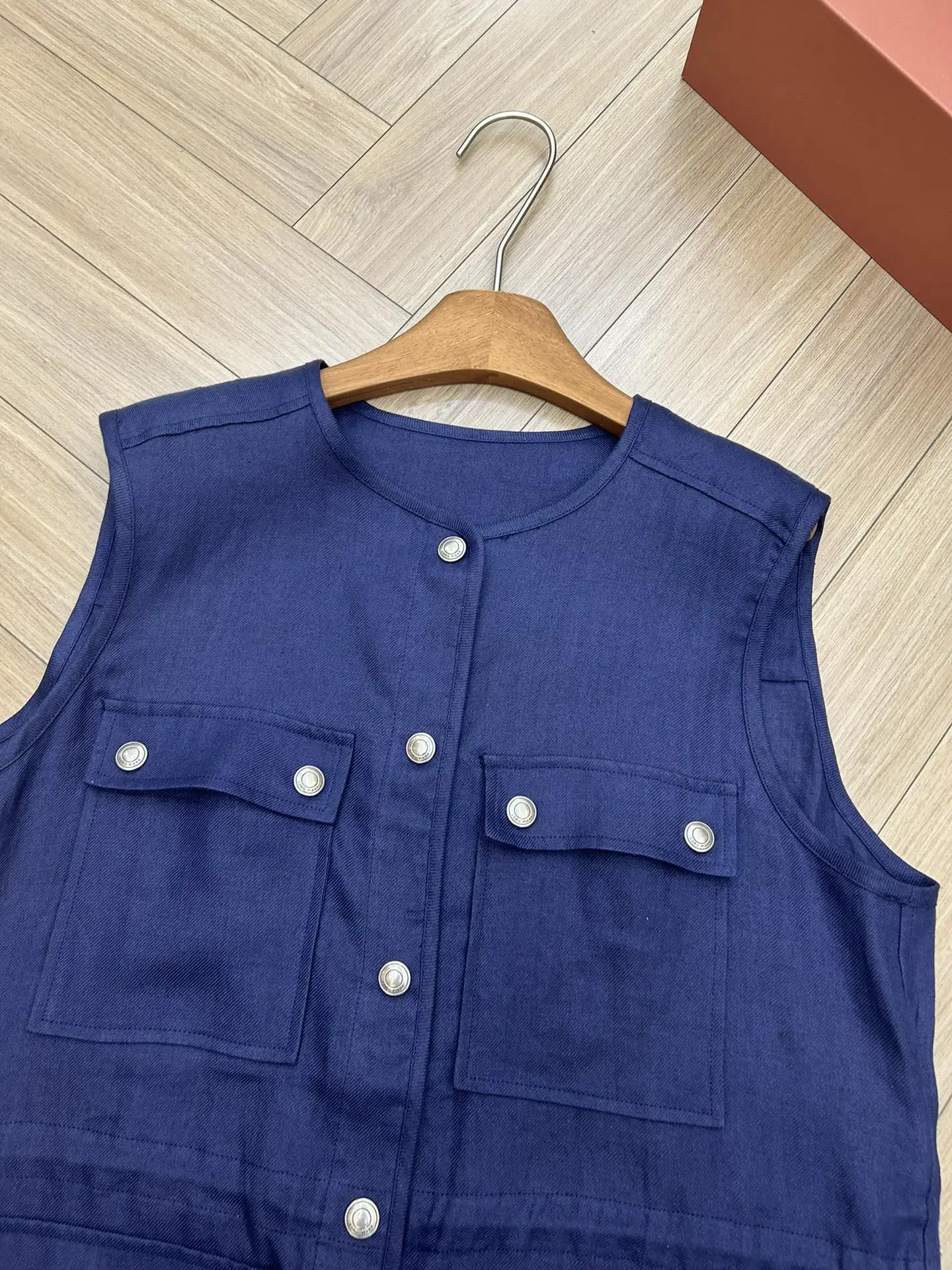 Classic Round Neck Linen Vest for Women, Buttoned, Straight Version, High Quality, Early Spring, New, 2022