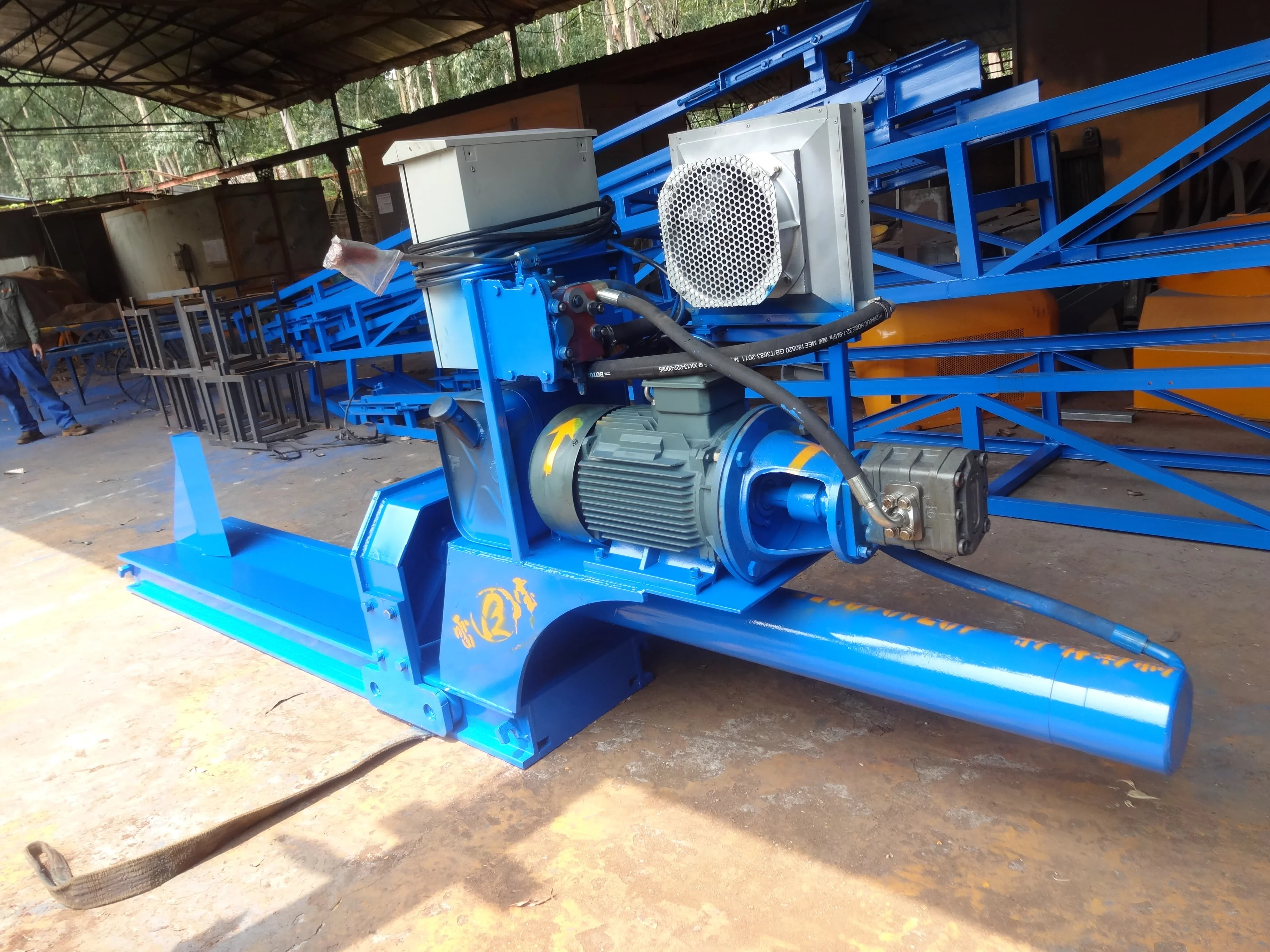 【2026】فاصل خشب عالي الجودة للآلات الصينية 15 كيلو وات 1000 كجم قاطع خشب