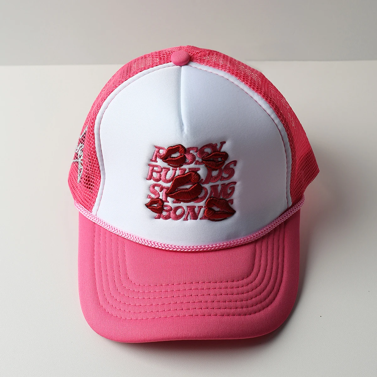 Unisex Fashion Gothic Letter Embroidered Trucker Hat, Red Lips