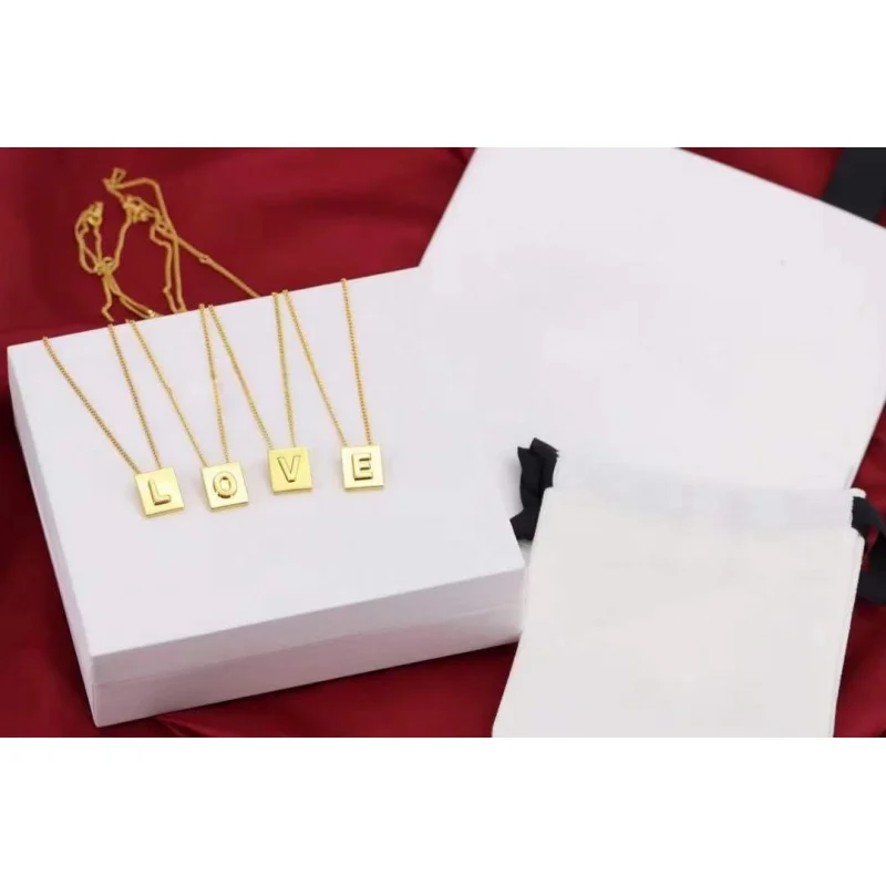 

Колье с инициалом из высококачественной нержавеющей стали CARLIDANA, квадратный кулон с буквами алфавита в стиле K-pop, модное украшение для женщин, подарок