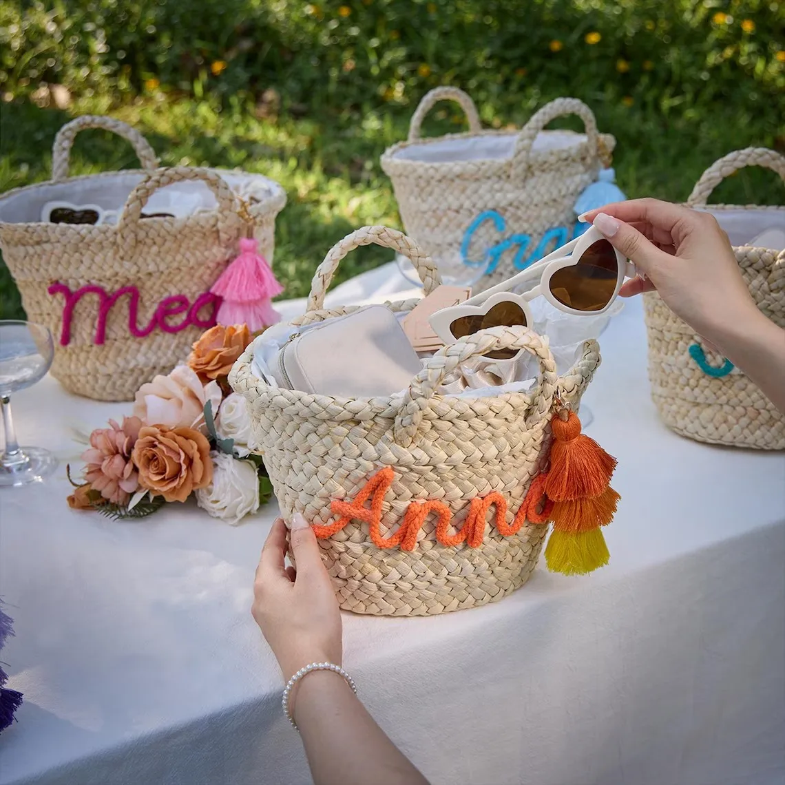 Personalized Straw Beach Bag, Custom Bridesmaid Gift, Wedding Favor, Bachelorette Party Present, Bridesmaid Gift Basket