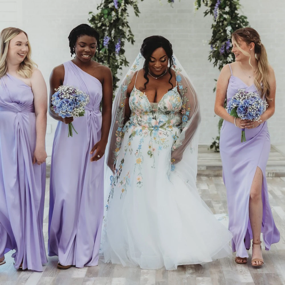 Spaghetti Straps Colorful Embroidered Wedding Dress Wildflowers Customzied Plus Size Plunge Sweetheart Puffy Bridal Ball Gowns
