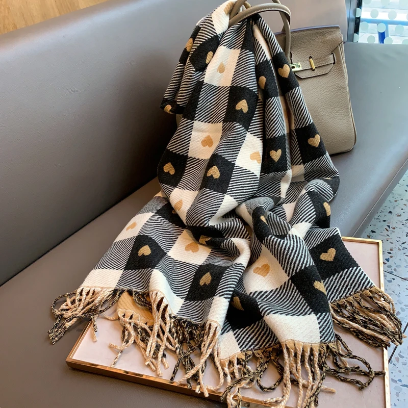 New Scarves Women Knitted Heart-pattern Plaid Lovey Girl Winter Cashmere Scarf College Fashionable Leisure Shawl Wraps