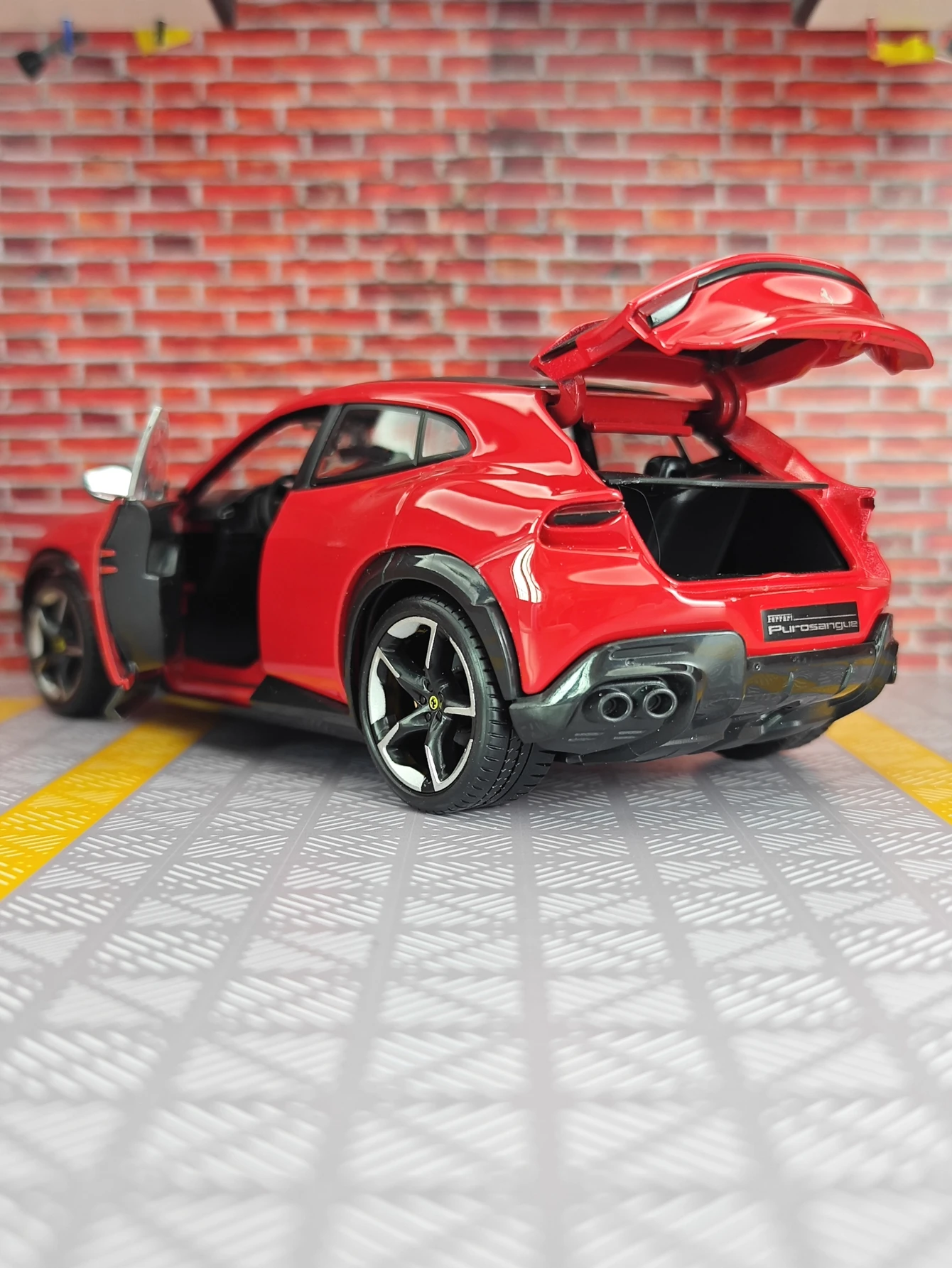 Bburago 1:25 Ferrari Purosangue alloy supercar model with doors and trunk that can be opened  rich details, fine workmanship