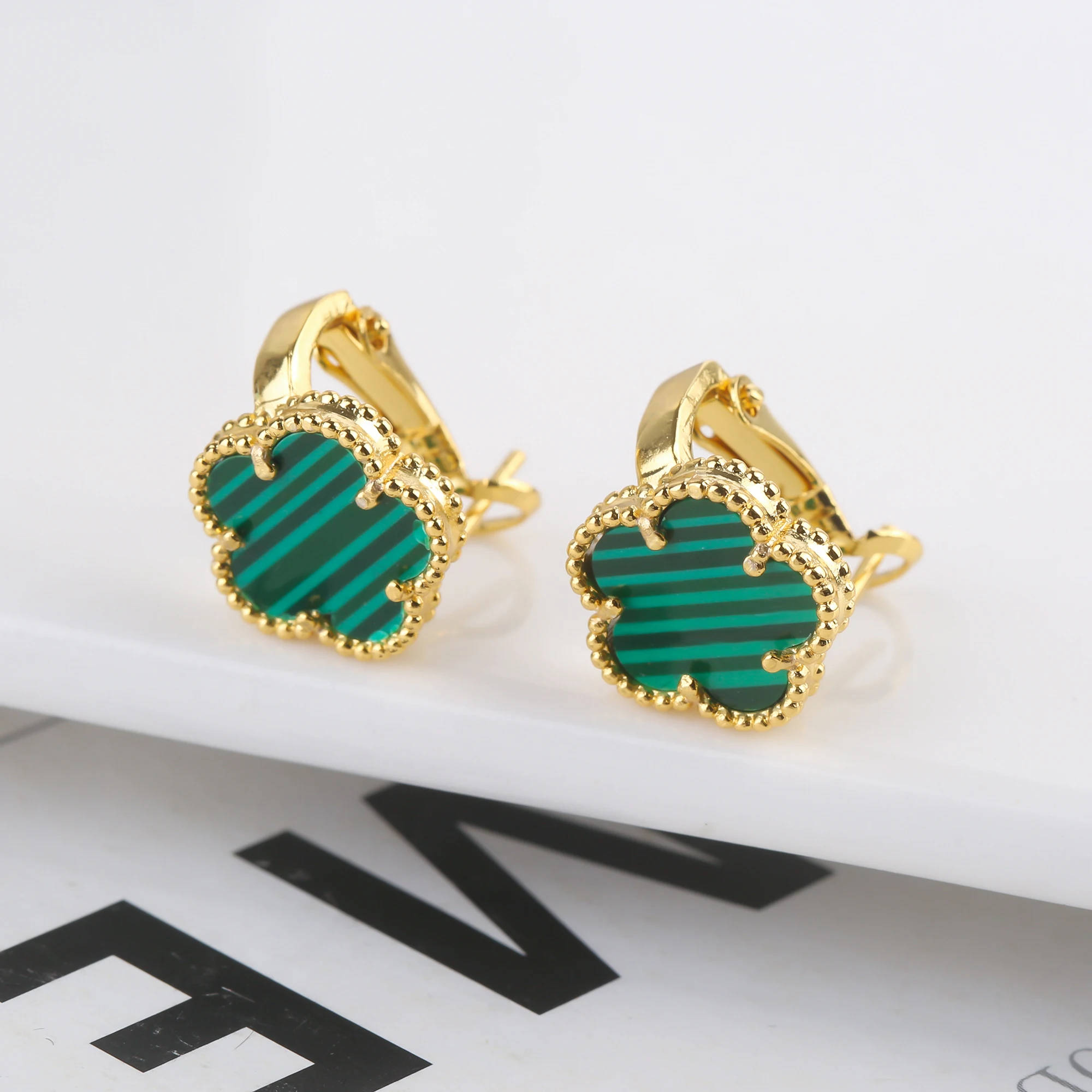 Metal Shell New Design Ear Clip Women\'s Five Leaf Flower Plum Blossom Jewelry Gold Plated Temperament Gift Clover