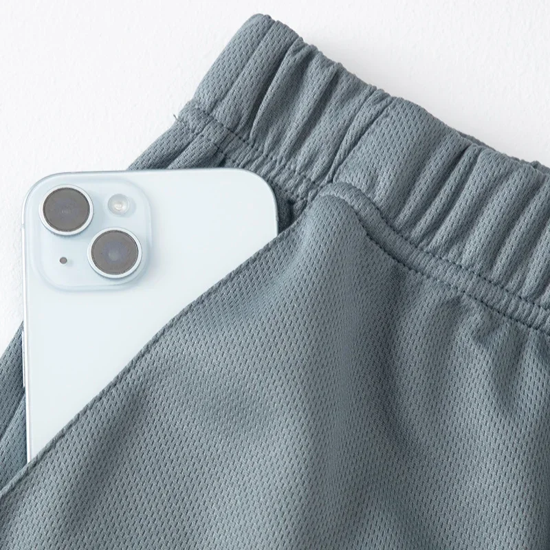 Setelan Olahraga Cepat Kering Musim Panas Pria 2 Potong Kaus Lengan Pendek Longgar dan Sejuk Celana Pendek Saku Hitam Lari dan Kebugaran