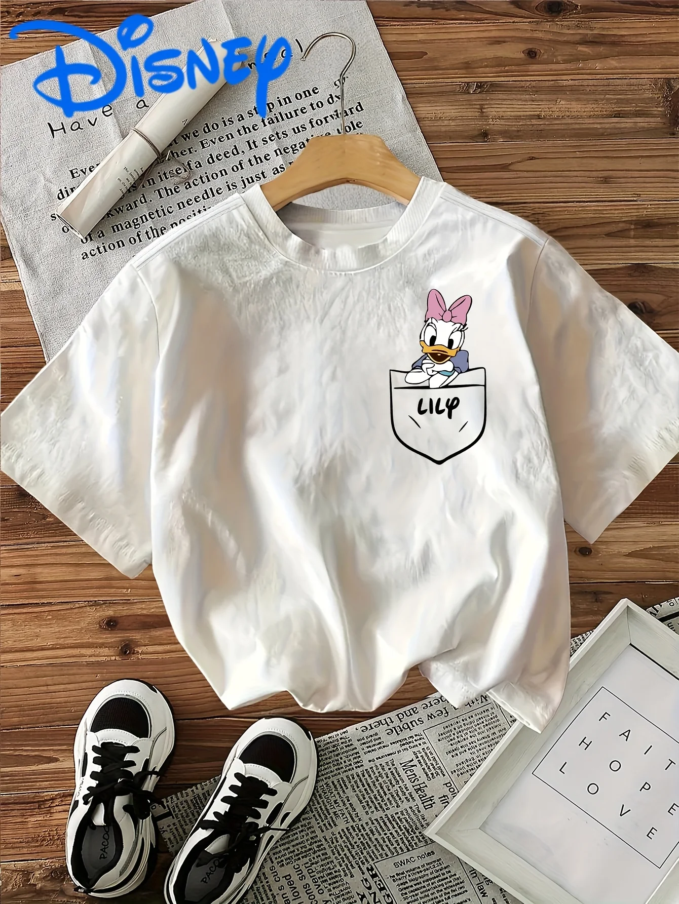 디즈니 데이지 덕 프린트 100% 반소매 티셔츠 - 편안하고 통기성이 있어 캐주얼, 여행, 휴가, 가족복에 적합