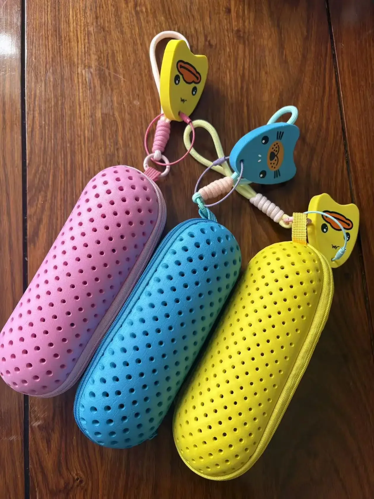 Perforierte EVA-Atmungsaktive Schwimmbrillen-Aufbewahrungstasche mit Griff, Tragbare Brillen- und Sonnenbrillen-Tasche, Schwimmausrüstungszubehör – Detail 11
