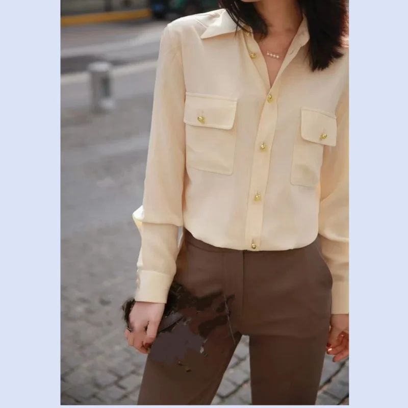 

25-летняя весенне-летняя ниша с металлической пряжкой, шелковой драпировкой, приятная для кожи и элегантная рубашка.