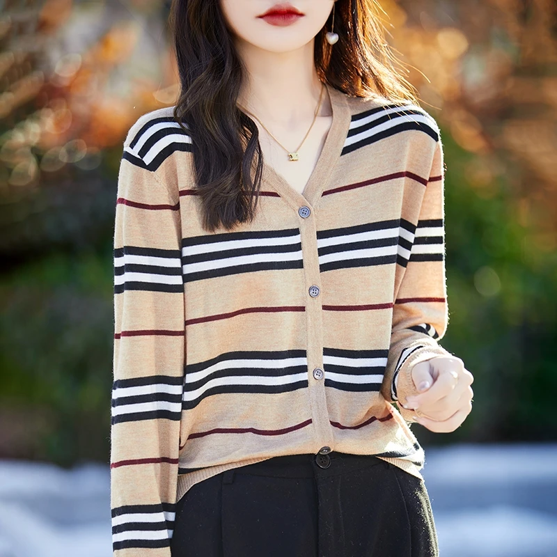 24 Spring Summer New Knitted Cardigan Women's V-Neck Long Sleeved Fine Lmitation Wool Plaid Spliced Fashion Thin Knitted Top