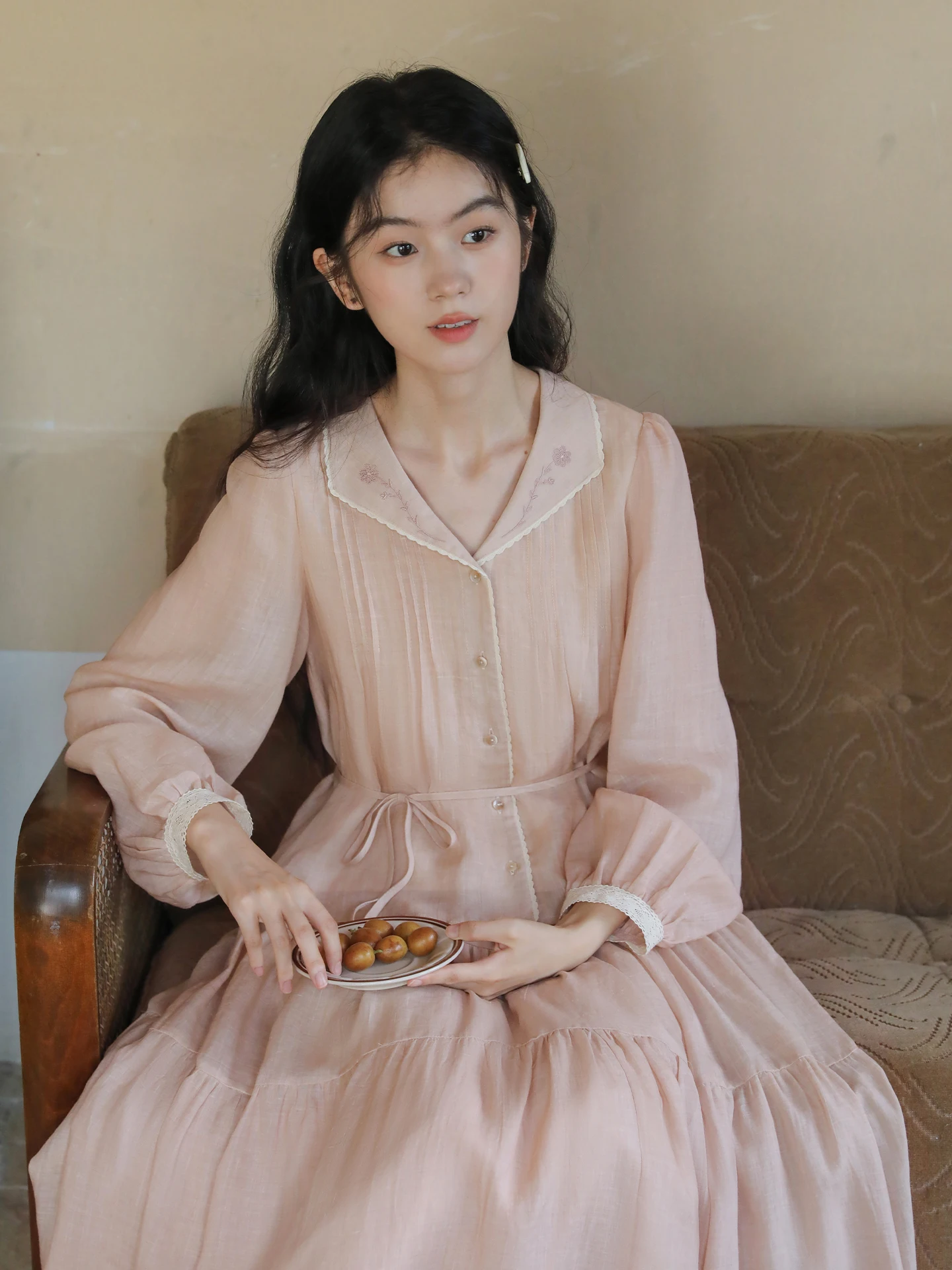 

Комплект из двух предметов Nesoulum: оранжево-розовая блузка с длинным рукавом из лиоцелла и льна с вышивкой и юбка. Женский осенний ретро-комплект из двух частей. Повседневный стиль.