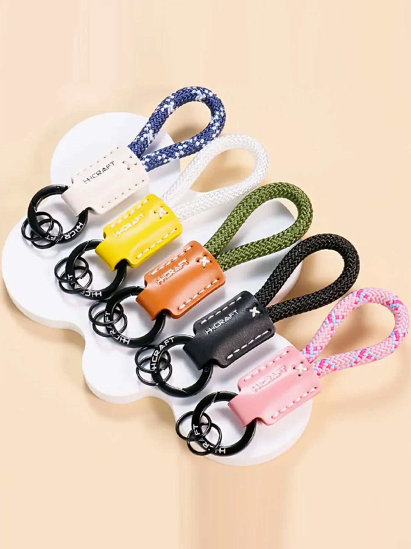 Genuine leather keychain, hand-woven, fashionable head-layer faux leather, simple design, plated with precious metal