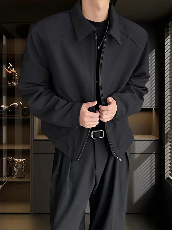The Men's Coat Features Shoulder Padding and Has a Short Jacket with a Turned-Down Collar. It Is Stylish and Fashionable-UC00021