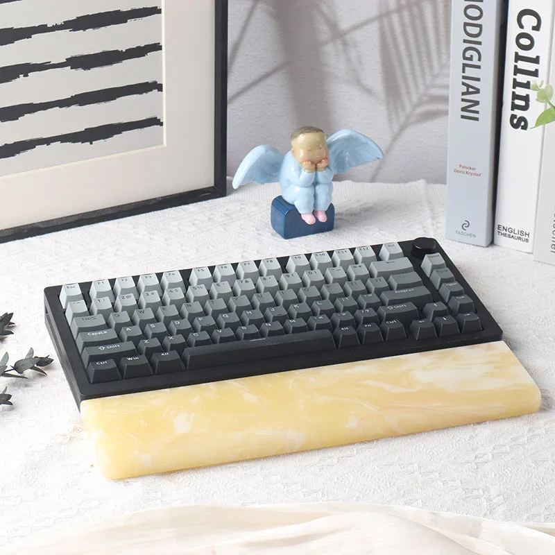 

Handmade Phantom Color Resin Mechanical Keyboard Hand Rest Comfortable Palm Rest Personalized Custom Smooth Creative Wrist Rest