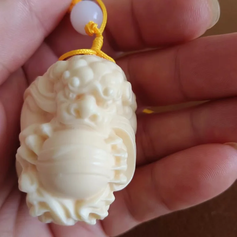 New Product Ivory Nut Carved Diamond Ball Pendant for Hand Pieces Car Rearview Mirror Pendant Car Hanging