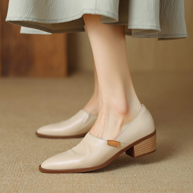 

Fashionable thick heels and pointed nose solid color stitching logo decoration deep mouth women's shoes