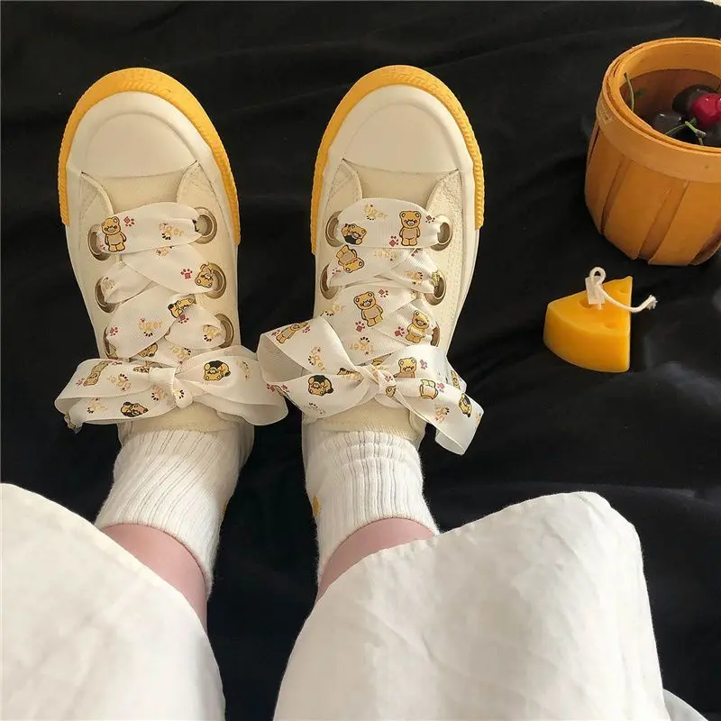 

winnie Pooh Bear Yellow Low Top Canvas Shoes Female 2024 Summer New Joker Student Cartoon Ribbon Soft Sister women girl Shoes