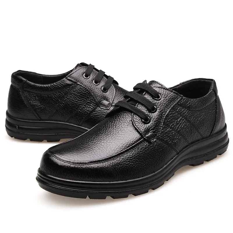 Sapatos baixos de couro genuíno masculino, sapato de couro casual, calçado masculino de marca comercial, macio e confortável, preto, 2024